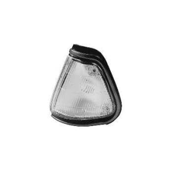 Luz de ciudad a la izquierda del faro.